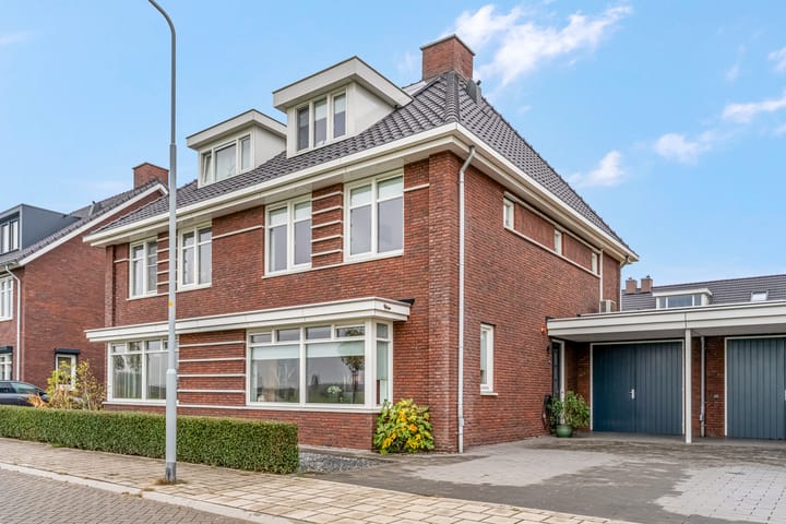 Bruine Eikenpage 52 in Tiel photo