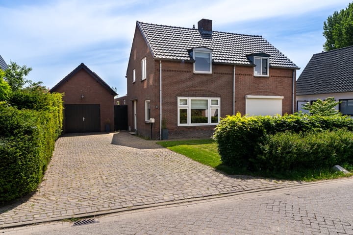 Buitenkade 20 in Hank