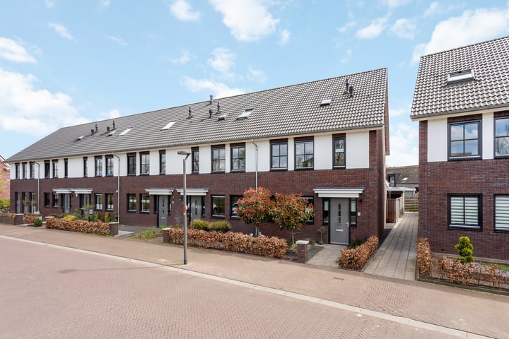 Buitensingel 23 in Borne