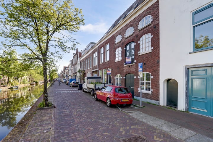 Buitenwatersloot 121G in Delft