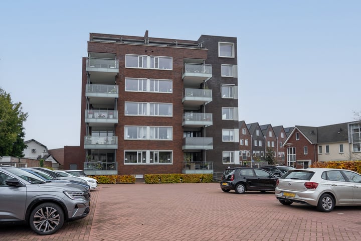 Buizerdhof 14 in Hengelo
