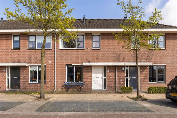 Buizerdstraat 4 in Putten