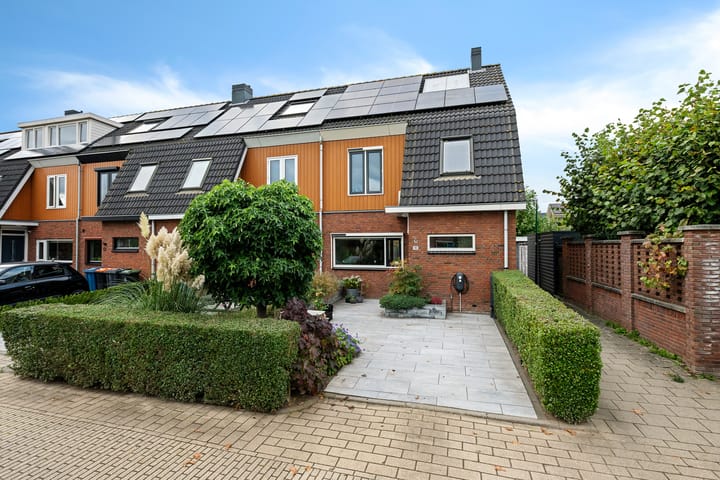 Burchtmuur 16 in Houten