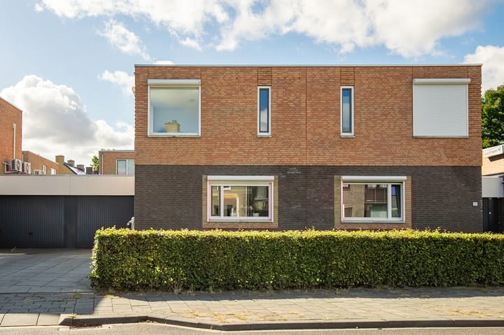 Burg. Arnoldtsstraat 27 in Sittard