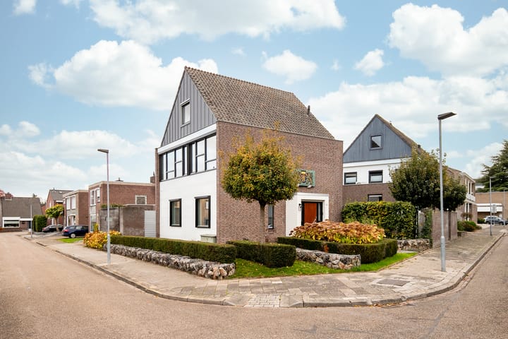 Burg. Beckersstraat 13 in Nuth