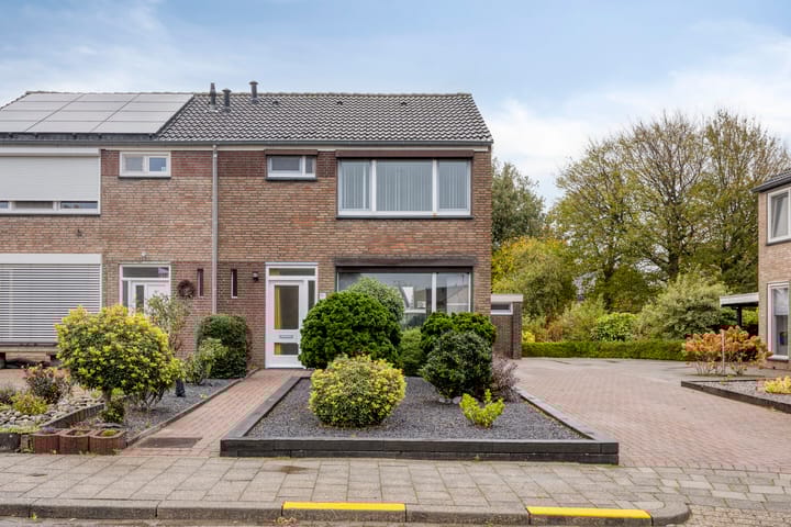 Burg. Bogmanstraat 10 in Schimmert