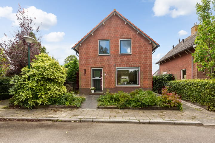 Burg. Brediusstraat 3 in Kamerik Foto