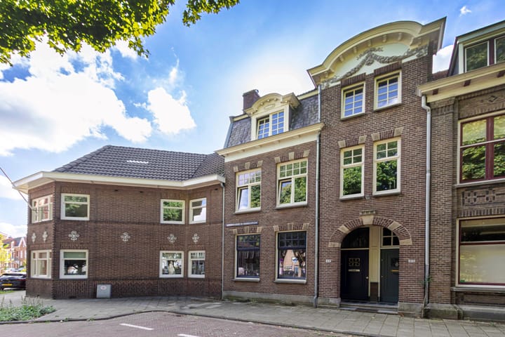 Burg. de Hesselleplein 23 in Heerlen