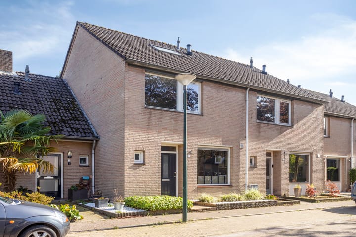 Burg. De Ruyterstraat 3 in Haaren