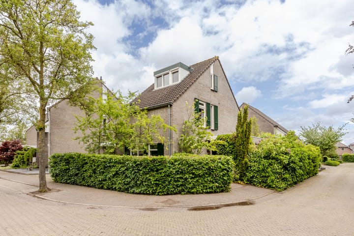 Burg. Den Oudenstraat 2 in Haaren