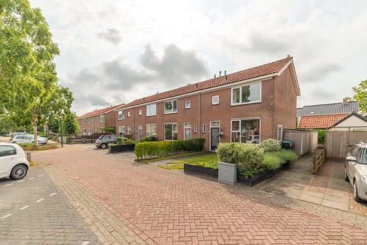 Burg G H Mulierstraat 10 in Sloten