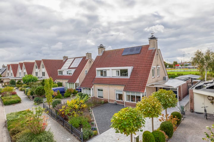 Photo of property Burg. Korstanjestraat 49, Klaaswaal