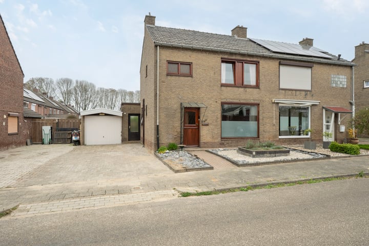 Photo of property Burg. Nelissenstraat 19, Limbricht