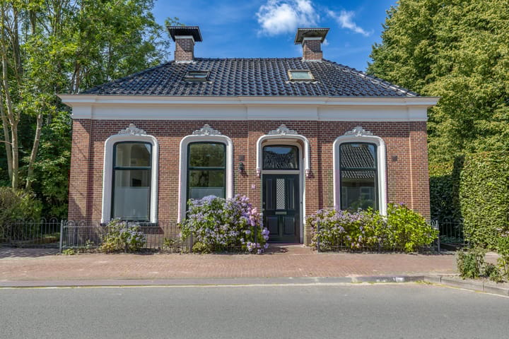 Burg Seinenstraat 75 in Aduard foto