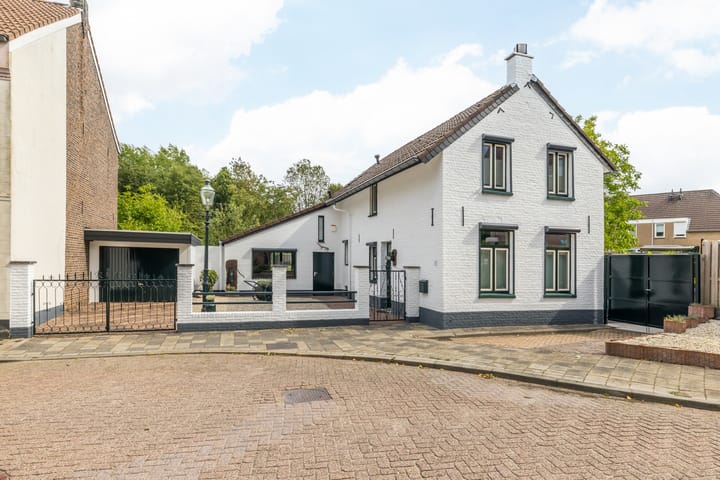 Burg. Slanghenstraat 97 in Hoensbroek