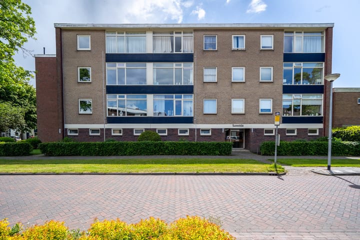 Photo of property Burg Stronkhorststr 24, Sappemeer