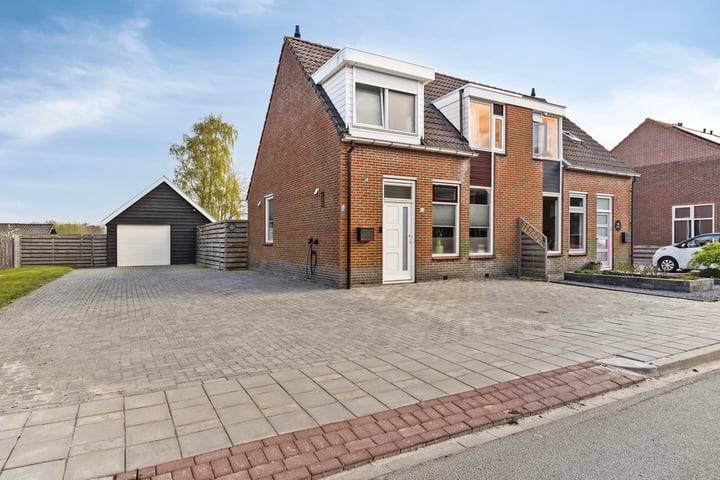 Photo of property Burg v Roijenstr Oost 198, Hoogezand