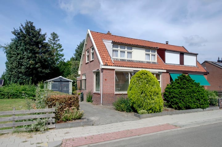 Burg v Roijenstr West 50 in Hoogezand foto