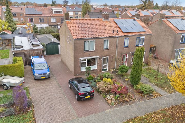 Burg.van der Grondenstraat 28 in Nieuwleusen