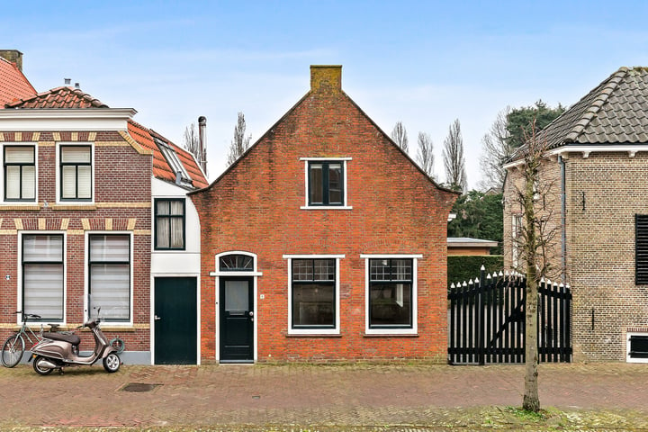 Burg van der Lelijkade 6 in Maasland