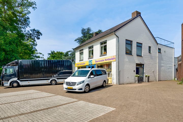 Photo of property Burg. Van Houtstraat 47, Budel