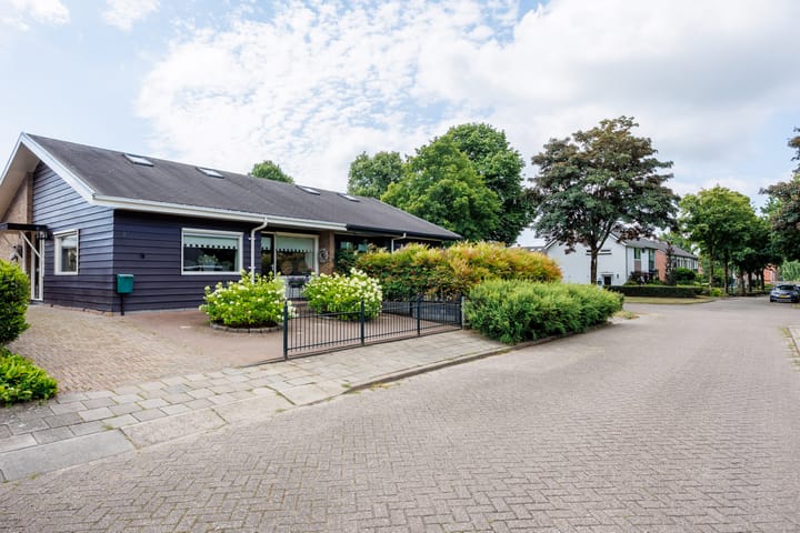 Photo of property Burg W E v Weedelaan 3, Amerongen
