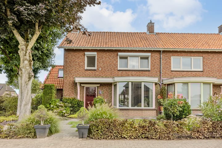Burgem van Hultenstraat 24 in Haps