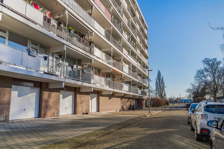 Photo of property Burgemeester A. van Walsumlaan 401, Vlaardingen