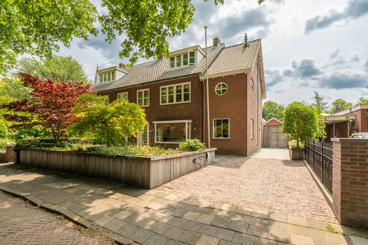 Burgemeester Amersfoordtlaan 54 in Badhoevedorp