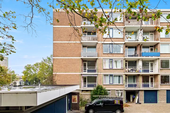 Burgemeester Caan van Necklaan 180 in Leidschendam foto