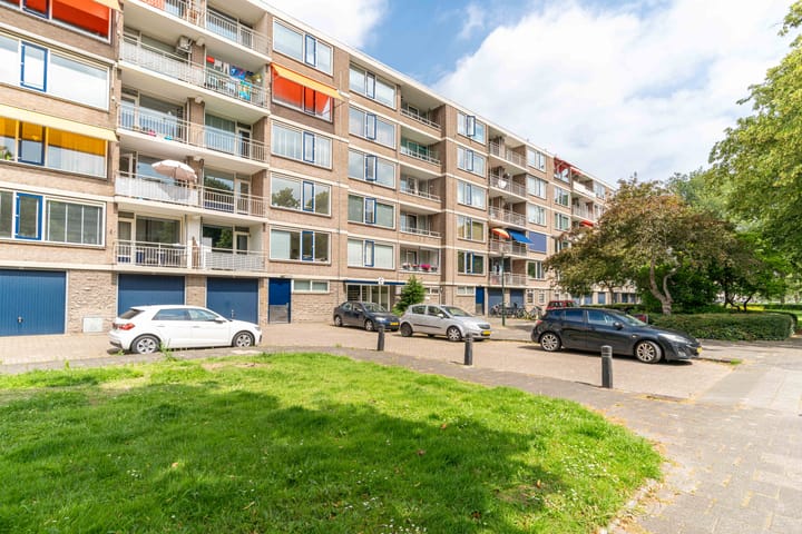 Photo of property Burgemeester Caan van Necklaan 228, Leidschendam