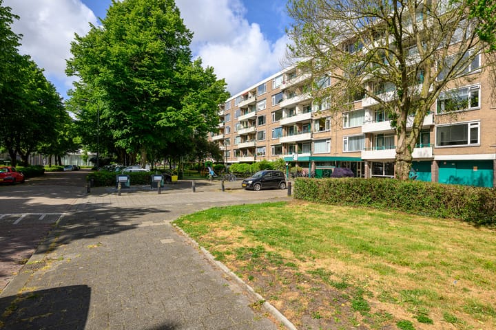 Photo of property Burgemeester Caan van Necklaan 560, Leidschendam