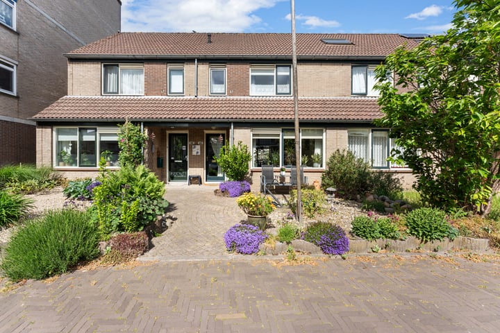 Burgemeester de Bruïnelaan 143 in Zwijndrecht