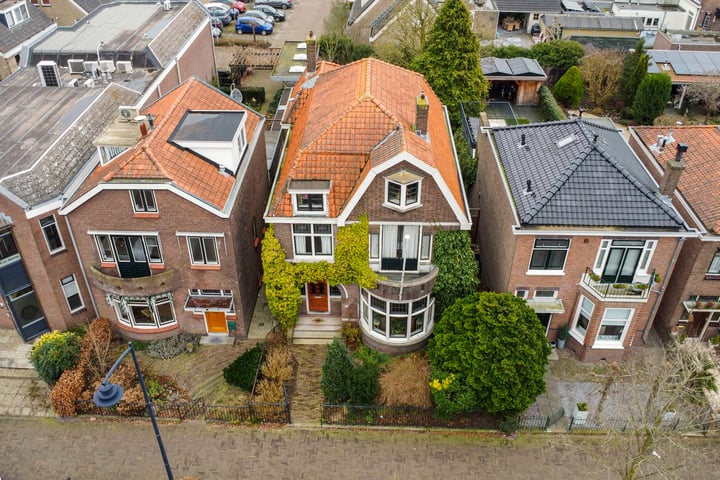 Photo of property Burgemeester de Bruïnelaan 18, Zwijndrecht