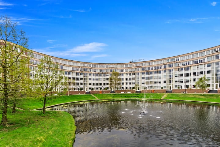 Burgemeester De Monchyplein 151 in 's-Gravenhage
