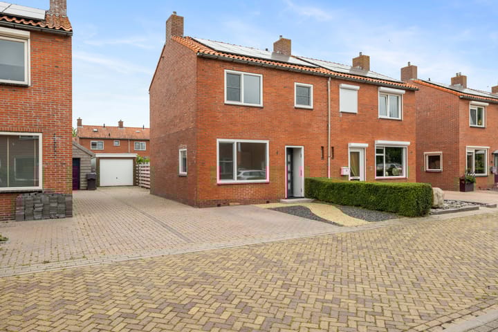 Burgemeester Dijkhuisstraat 8 in Midwolda Foto