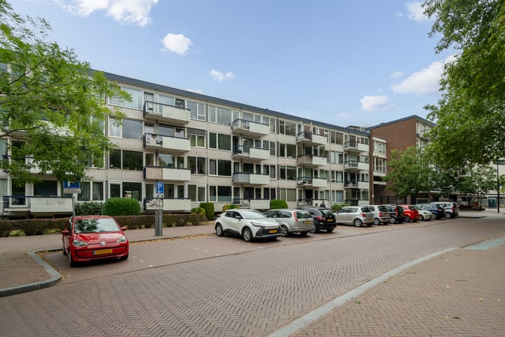 Burgemeester Edo Bergsmalaan 82 in Enschede