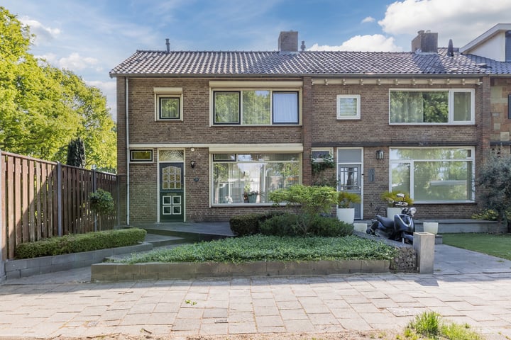 Burgemeester Elkhuizenlaan 70 in Halsteren