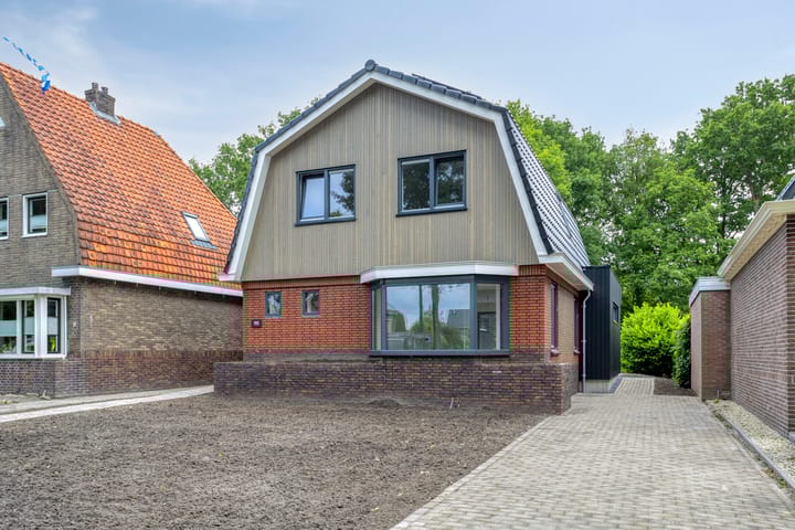 Burgemeester Falkenaweg 195 in Heerenveen