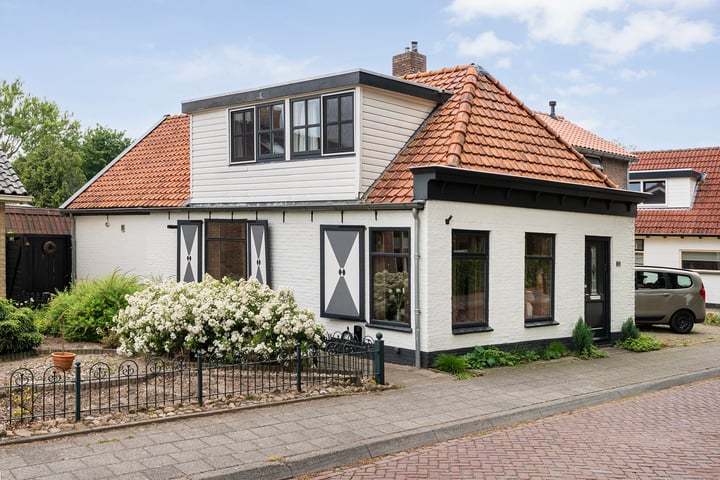Burgemeester G W Stroinkweg 24 in Zuidveen