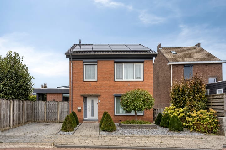 Burgemeester Geradtsstraat 8 in Posterholt