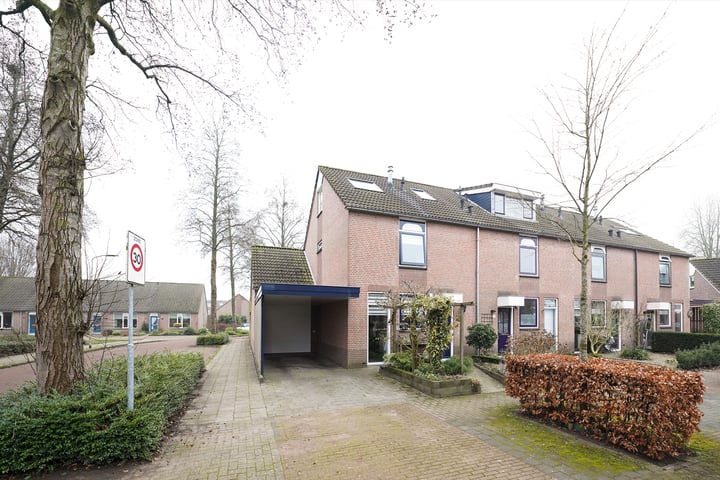 Burgemeester Hoekstrastraat 2 in Nijkerk