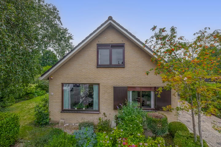 Photo of property Burgemeester Klinkhamerweg 65, Zevenhuizen