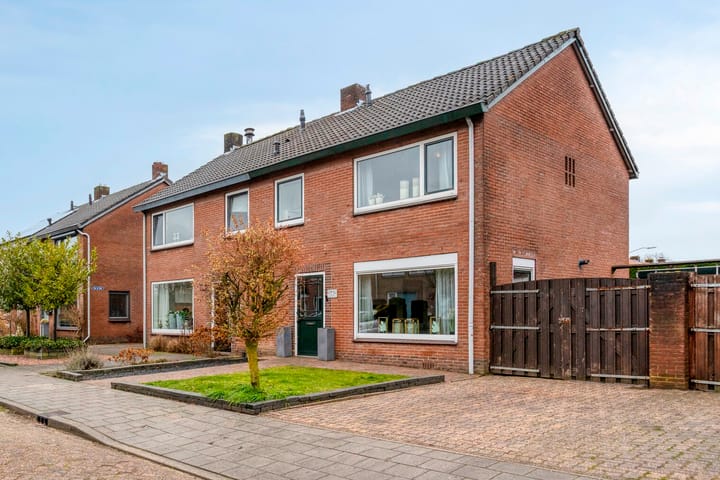 Photo of property Burgemeester Lewe van Aduardstraat 47, Zetten