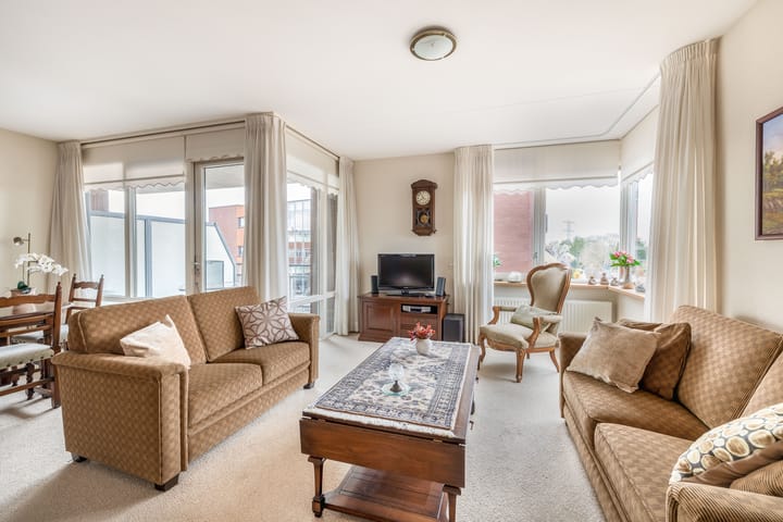 Foto van woning Burgemeester Nederveenlaan 15, Zevenhuizen