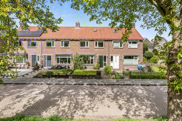 Burgemeester Praamsmalaan 16 in Bolsward