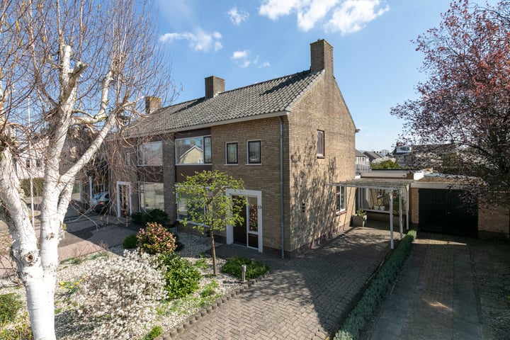 Photo of property Burgemeester Prinssenlaan 13, Raamsdonksveer