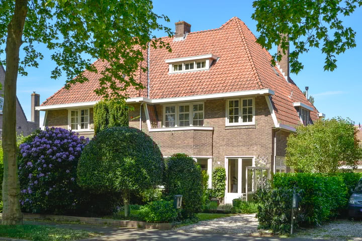 Burgemeester s'Jacoblaan 9 in Bussum foto
