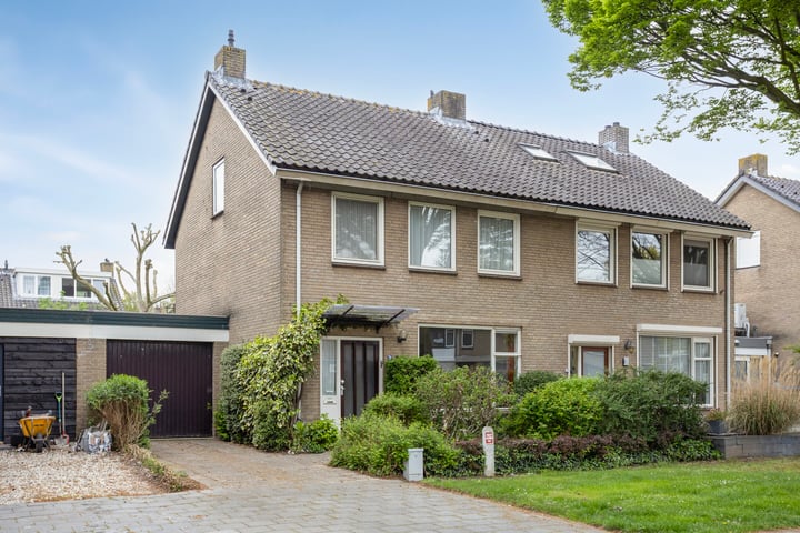 Photo of property Burgemeester Van Altenastraat 20, Tiel