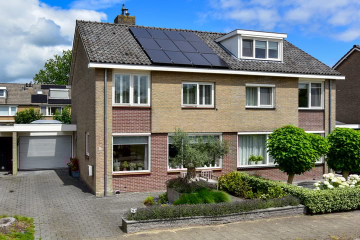 Photo of property Burgemeester van Baaklaan 16, Wilnis